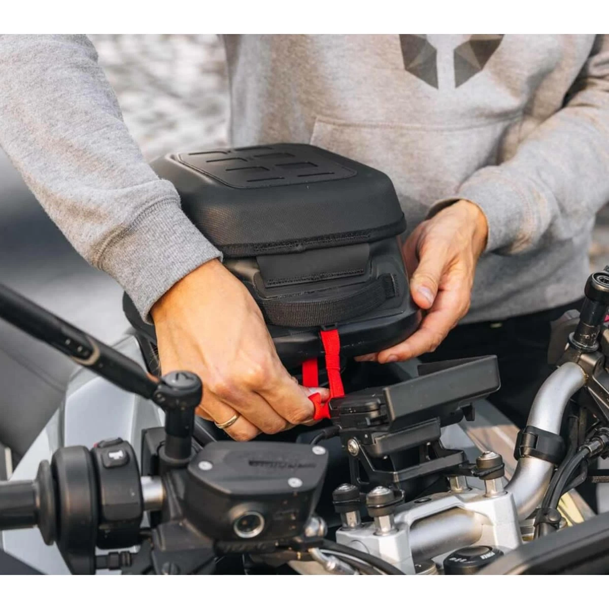 SW-MOTECH Tankrucksack PRO Micro WP, Schwarz – Bild 7